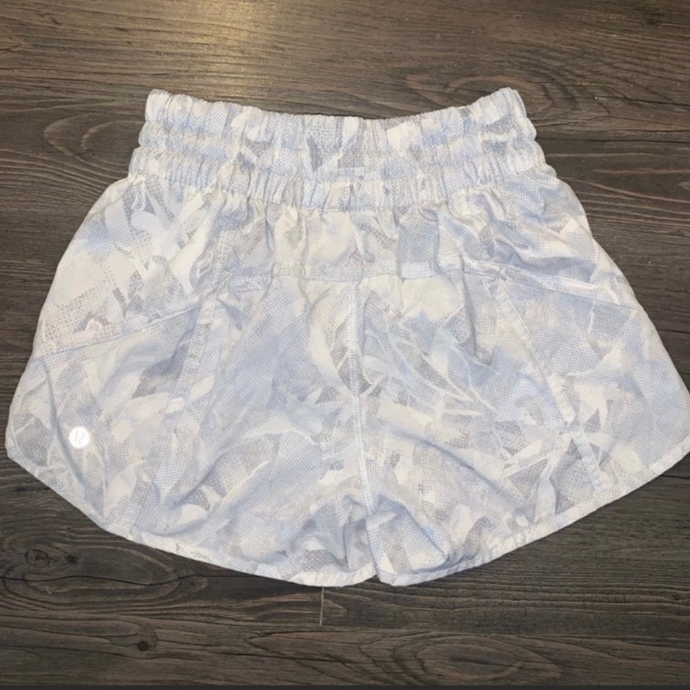 Lululemon hotty hot low rise shorts